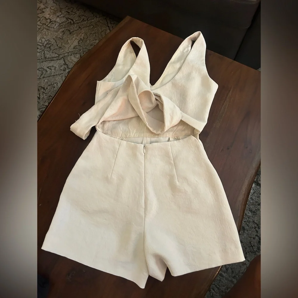 Aritzia Wilfred Écoulement Romper Size 0 • light birch - Picture 8 of 11